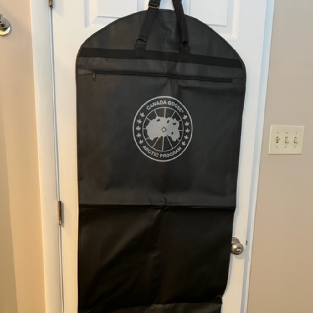 New CANADA GOOSE GARMENT BAG